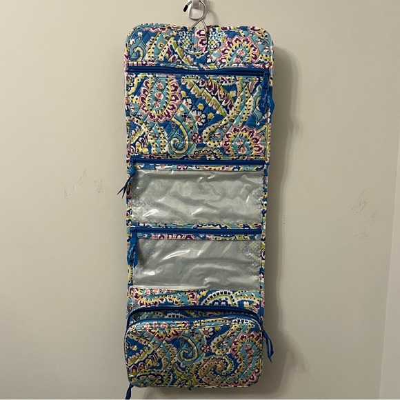 Vera Bradley Handbags - EUC Vera Bradley Hanging Organizer Cosmetic Case in Capri Blue
